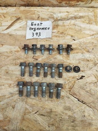 Болт подножки Mitsubishi Pajero 4 18шт MF911641