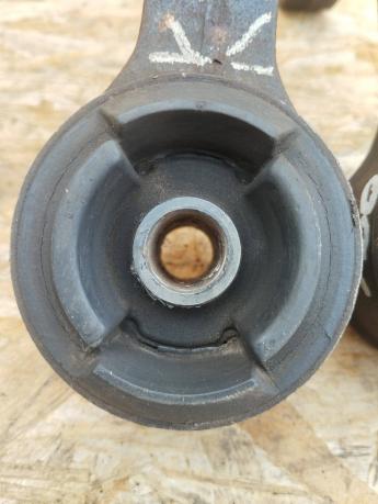 Кронштейн редуктора Toyota Land Cruiser Prado 90 52380-35040
