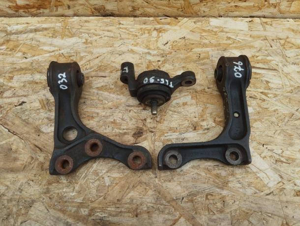 Кронштейн редуктора Toyota Land Cruiser Prado 90 52380-35040