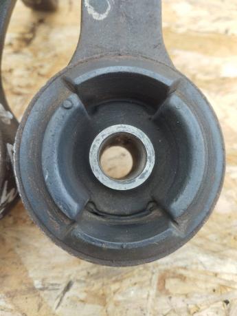 Кронштейн редуктора Toyota Land Cruiser Prado 90 52380-35040