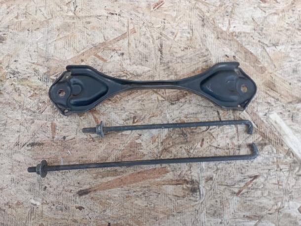 Крепление АКБ Toyota Land Cruiser Prado 120 74481-26020
