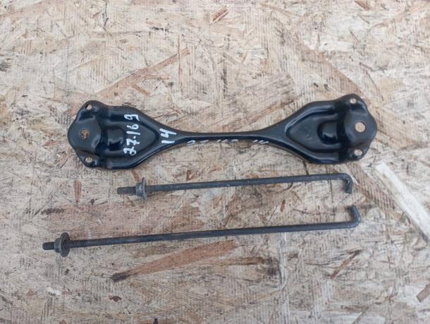 Крепление АКБ Toyota Land Cruiser Prado 120 74481-26020