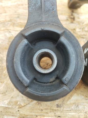 Кронштейн редуктора Toyota Land Cruiser Prado 90 52380-35040