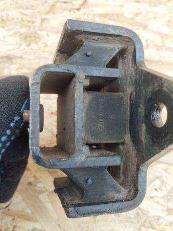 Опора КПП Nissan Patrol Y61 ZD30DDTi 2шт 11320-VB910
