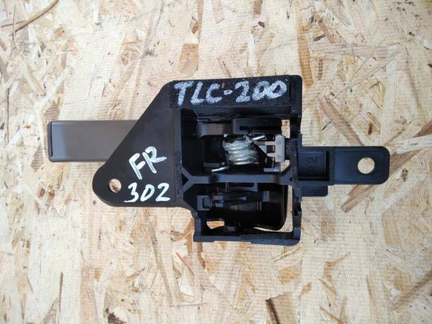 Ручка открывания двери Toyota Land Cruiser 200 пра 69205-60120