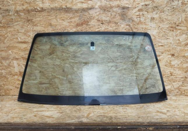 Стекло лобовое Mitsubishi Pajero 3 MR557312