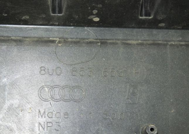 Решетка радиатора Audi Q3 2011-2014г 800853653