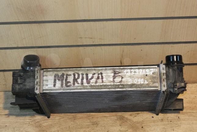 Радиатор интеркулера Opel Meriva B  13337687