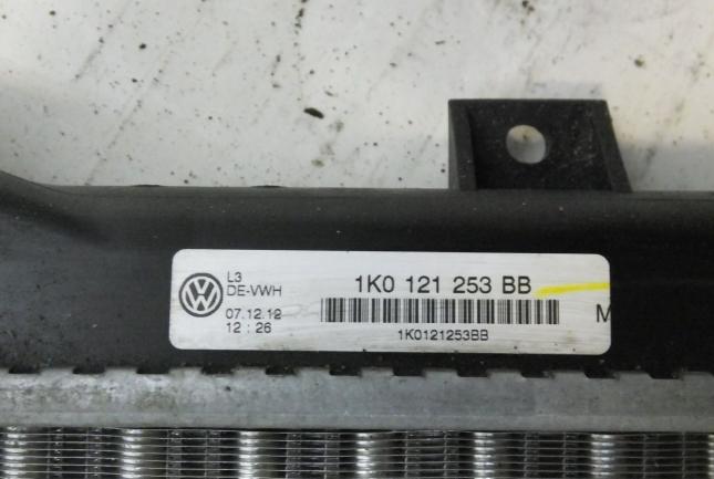 Радиатор охлаждения Volkswagen Golf 2009-2012г 5K0121253D