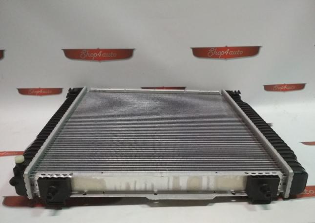Радиатор охлаждения Mercedes Гелендваген W463 A4635001200