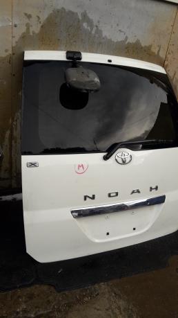 Дверь багажника Toyota Noah AZR60 