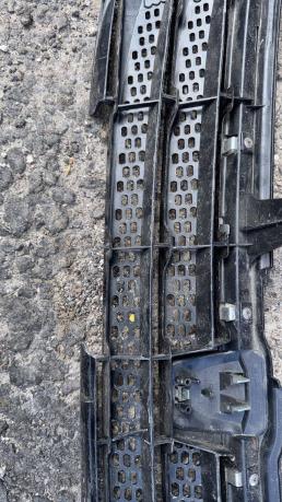 Решетка радиатора Toyota Isis ANM10G 53101-44230