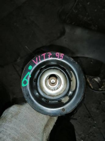 Стойка амортизатора Toyota Vitz 90 A0943-44207