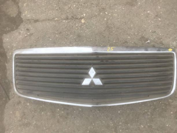 Решетка радиатора Mitsubishi Dion CR6W mr533507