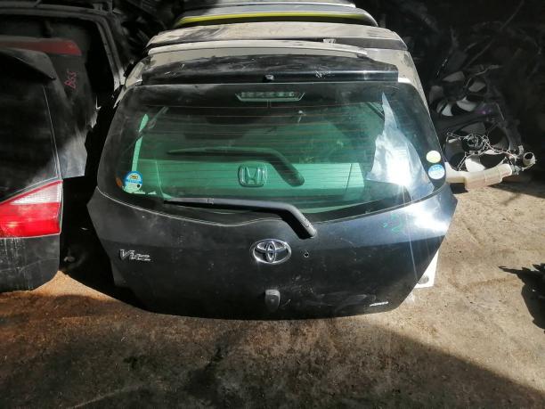 Дверь багажника Toyota Vitz 