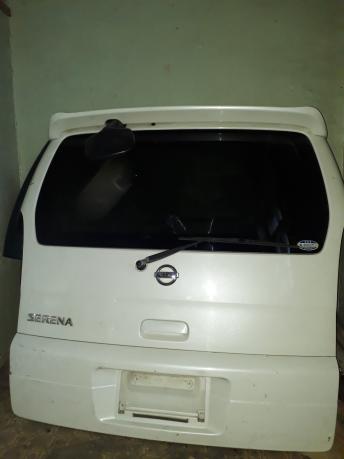 Дверь  багажника Nissan Serena 24 