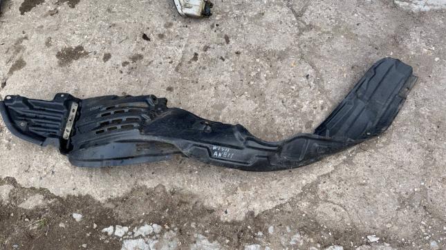 Подкрылок Toyota Wish 10 53876-68011