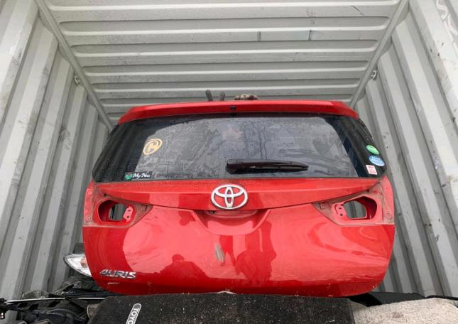  дверь багажника Toyota Auris ZRE181  