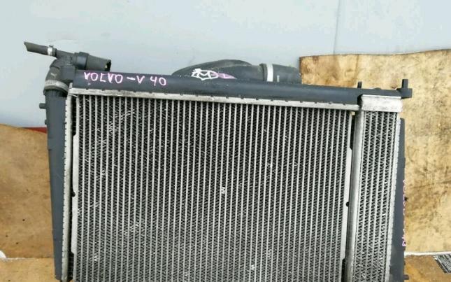  Радиатор основной Volvo V40  