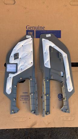 Обшивка стойки Cadillac XT5 84567961