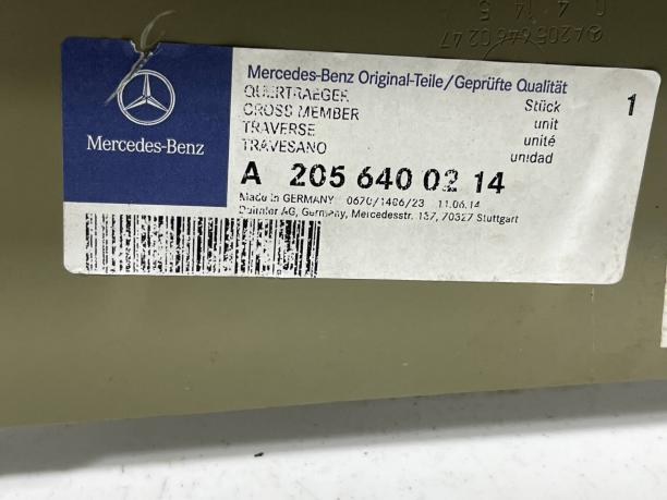 Поперечина под задней полкой Mercedes C-class A2056400214