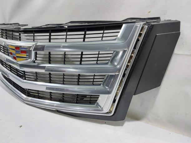 Декоративная решетка радиатора Cadillac Escalade 4 23405570
