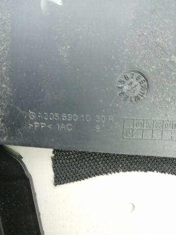 Обшивка стойки центральной правая Mercedes W205 C A2056901030