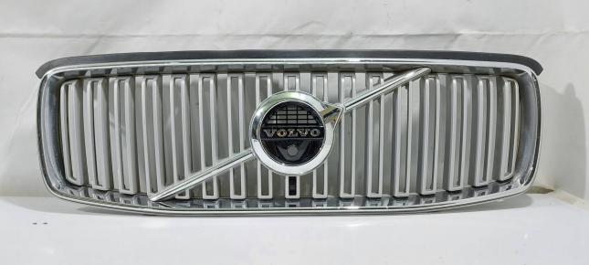 Декоративная решетка радиатора Volvo XC90 31425934