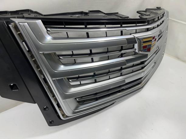 Декоративная решетка радиатора Cadillac Escalade 4 23399558