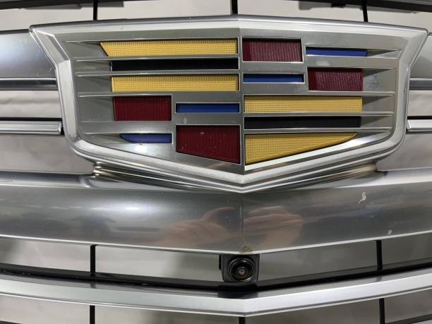 Декоративная решетка радиатора Cadillac Escalade 4 23399558