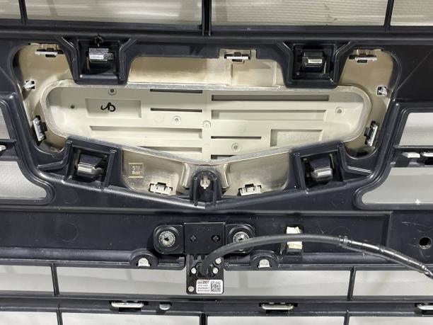 Декоративная решетка радиатора Cadillac Escalade 4 23399558