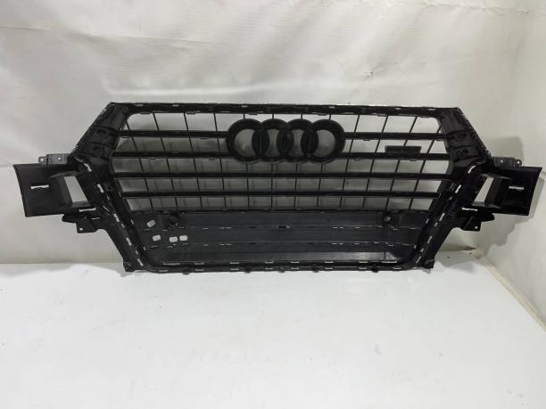 Декоративная решетка радиатора Audi Q7 4L 4M0853651