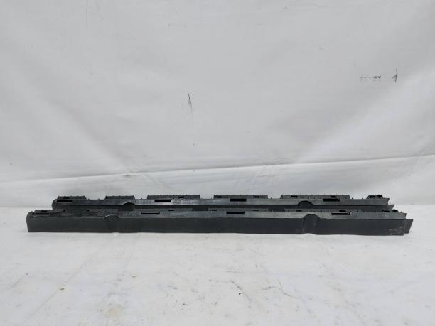 Кронштейн накладки порога левый Volvo XC90 2 32216523