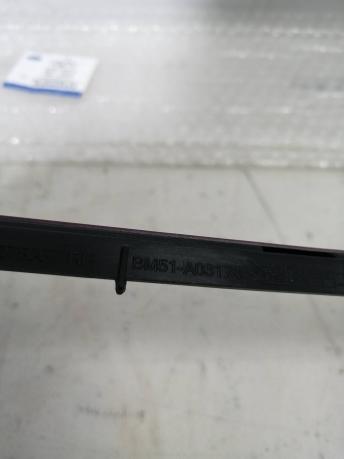Накладка лобового стекла правая Ford Focus 3 BM51A03178