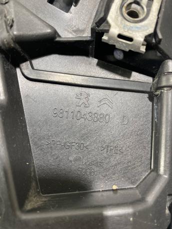 Накладка двери багажника правая Peugeot 3008 9811043880