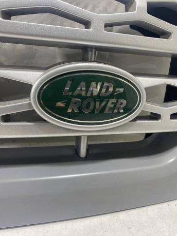 Решетка радиатора Land-Rover Discovery 4 AH228138B