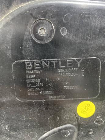Корпус воздушного фильтра Bentley Bentayga 72359395