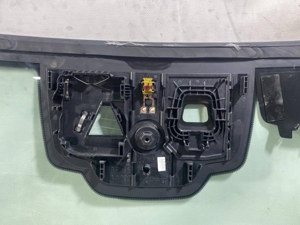 Лобовое стекло Mercedes W166 ML/GLE A1668210611