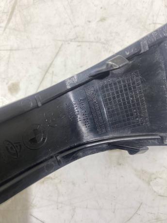 Накладка между ноздрями BMW 6 G32 7412425
