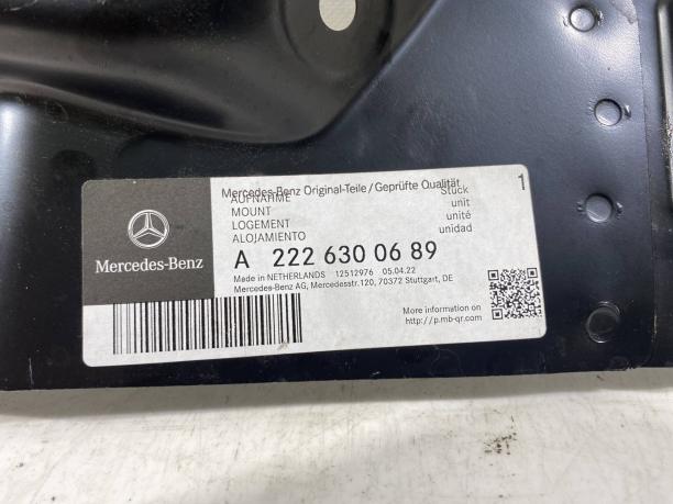 Кронштейн фонаря задний правый Mercedes W222 S A2226300689