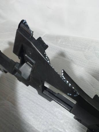 Кронштейн бампера Audi Q8 4M8807096