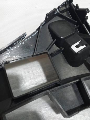 Кронштейн бампера Audi Q8 4M8807096