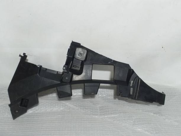 Кронштейн бампера Audi Q8 4M8807096