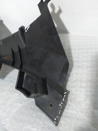 Кронштейн бампера Audi Q8 4M8807096