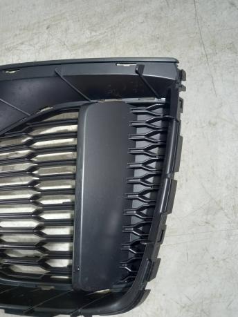 Решетка бампера передняя правая Audi Q8 4M8807682