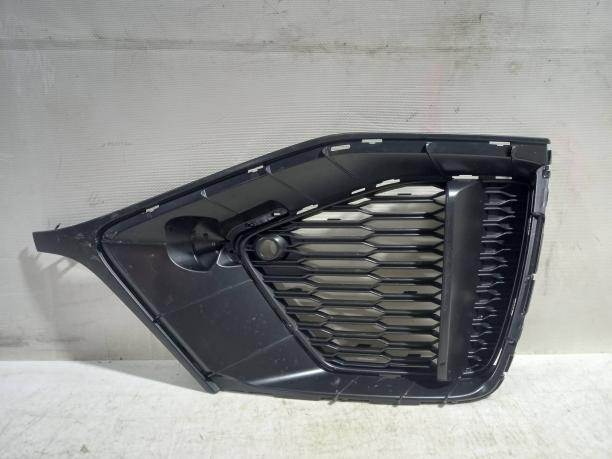 Решетка бампера передняя правая Audi Q8 4M8807682