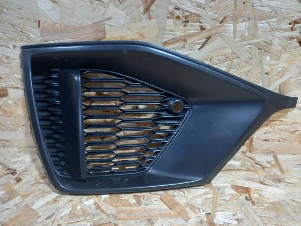 Решетка бампера Audi Q8 4M8807681A