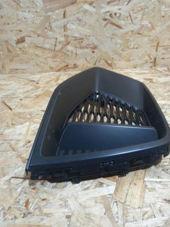 Решетка бампера Audi Q8 4M8807681A