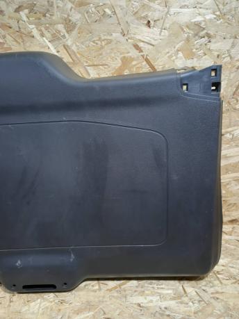 Обшивка двери багажника Peugeot Traveller 9824461077