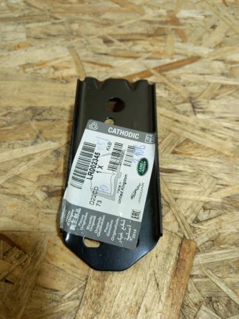 Кронштейн переднего левого крыла Land-Rover Freelander 2 LR002345